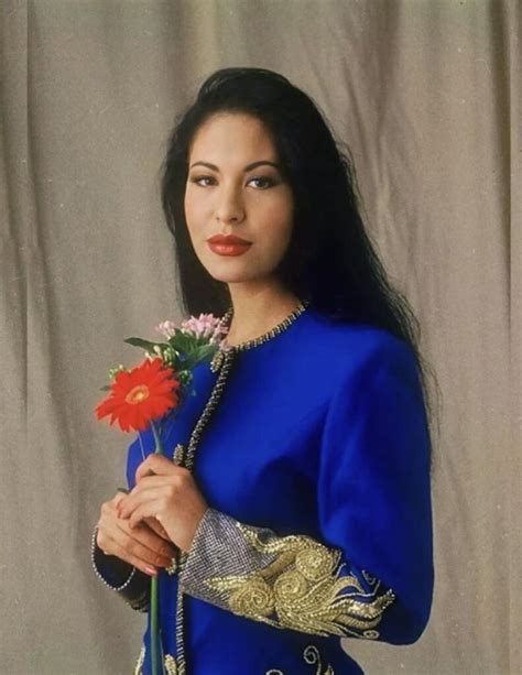 Honoring Selena Quintanilla’s Memory: Rarely Seen。